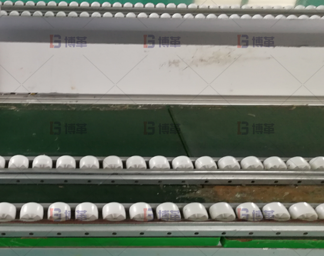 電子制造一般體積較小，使用精益管搭建貨架和無動(dòng)力滑動(dòng)部件，節(jié)約成本，提高效率。